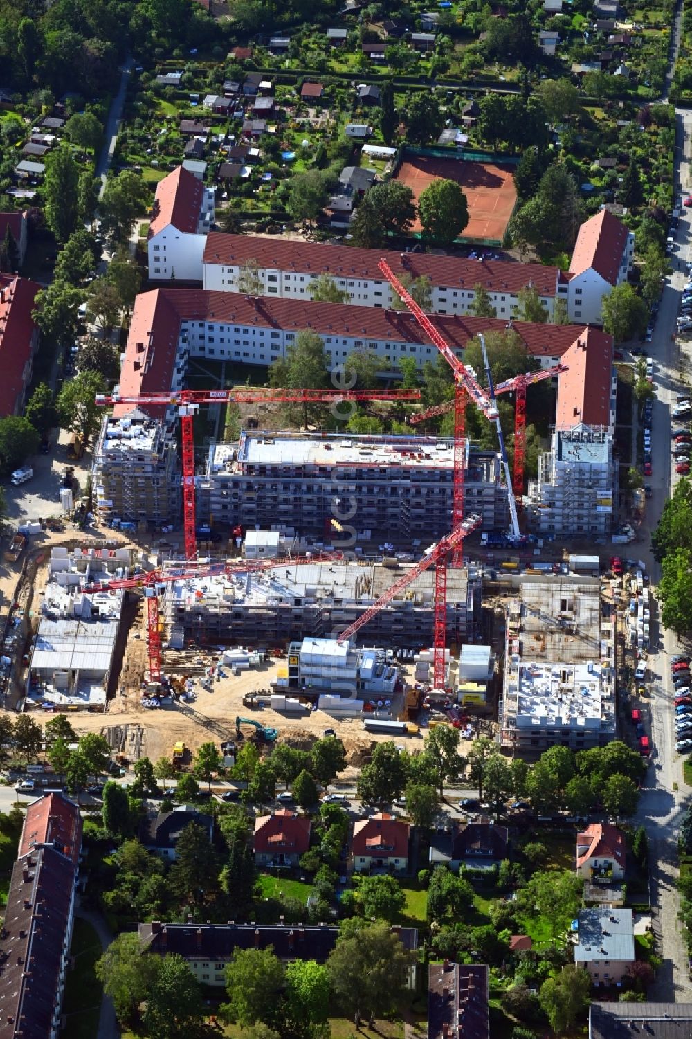 Berlin von oben - Neubau einer Mehrfamilienhaus-Wohnanlage im Ortsteil Lankwitz in Berlin, Deutschland