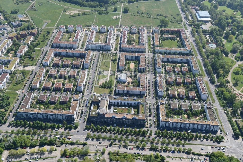 Berlin aus der Vogelperspektive: Neubau- Mehrfamilienhaus-Wohnanlage im Ortsteil Marzahn in Berlin