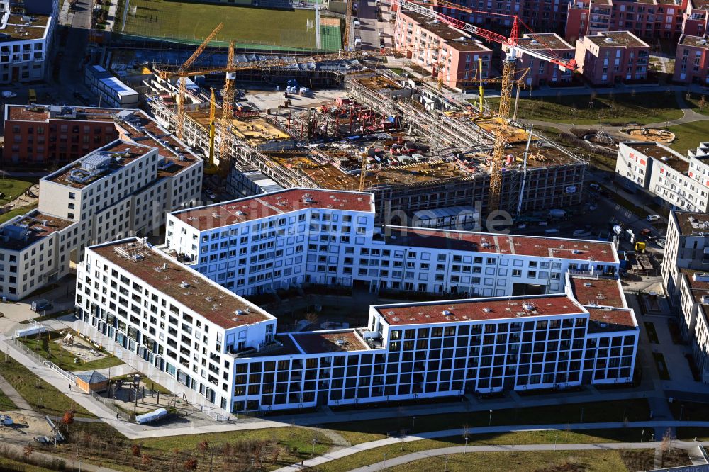 München von oben - Neubau einer Mehrfamilienhaus-Wohnanlage im Ortsteil Pasing-Obermenzing in München im Bundesland Bayern, Deutschland