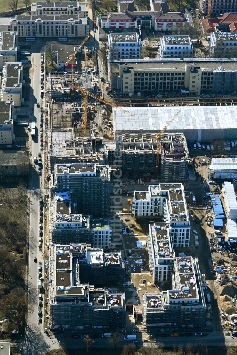 Berlin von oben - Neubau einer Mehrfamilienhaus-Wohnanlage im Ortsteil Spandau Hakenfelde in Berlin, Deutschland