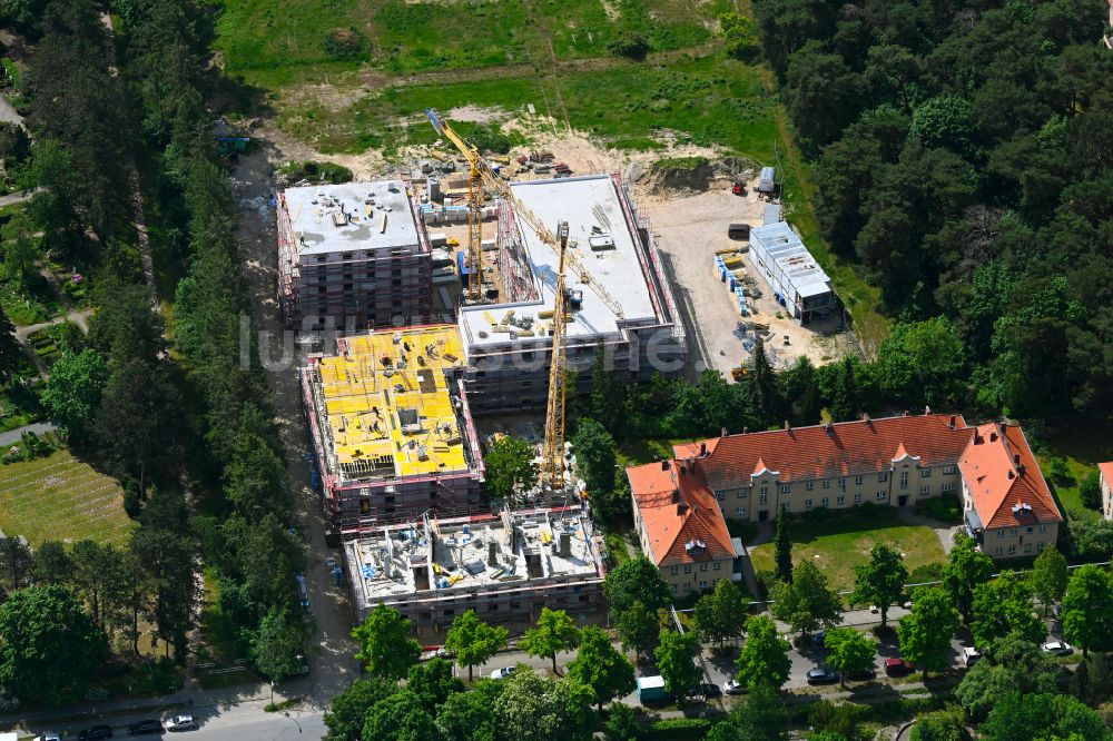 Luftaufnahme Berlin - Neubau einer Mehrfamilienhaus-Wohnanlage im Ortsteil Zehlendorf in Berlin, Deutschland