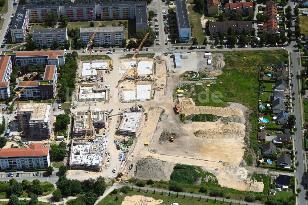 Falkensee aus der Vogelperspektive: Neubau einer Mehrfamilienhaus-Wohnanlage Parkstadt Falkensee in Falkensee im Bundesland Brandenburg, Deutschland