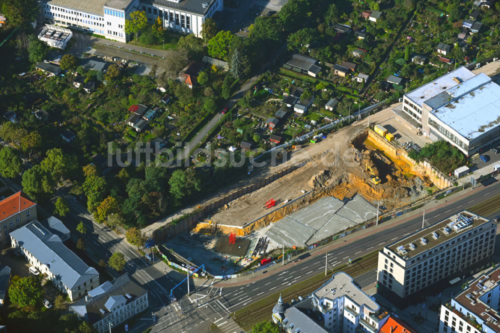 Leipzig aus der Vogelperspektive: Neubau einer Mehrfamilienhaus-Wohnanlage an der Prager Straße Ecke Johannisallee in Leipzig im Bundesland Sachsen, Deutschland