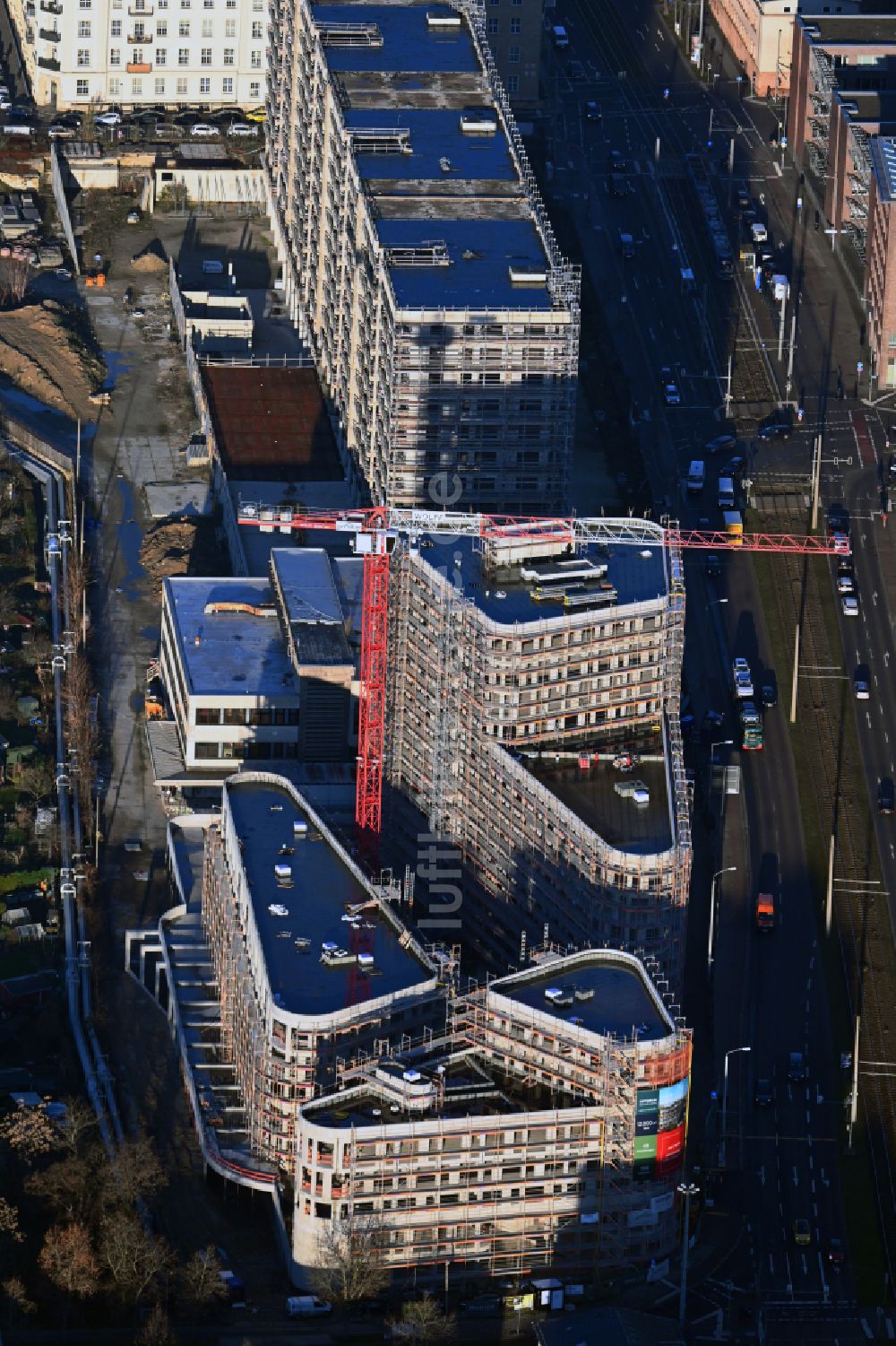 Leipzig von oben - Neubau einer Mehrfamilienhaus-Wohnanlage an der Prager Straße Ecke Johannisallee in Leipzig im Bundesland Sachsen, Deutschland