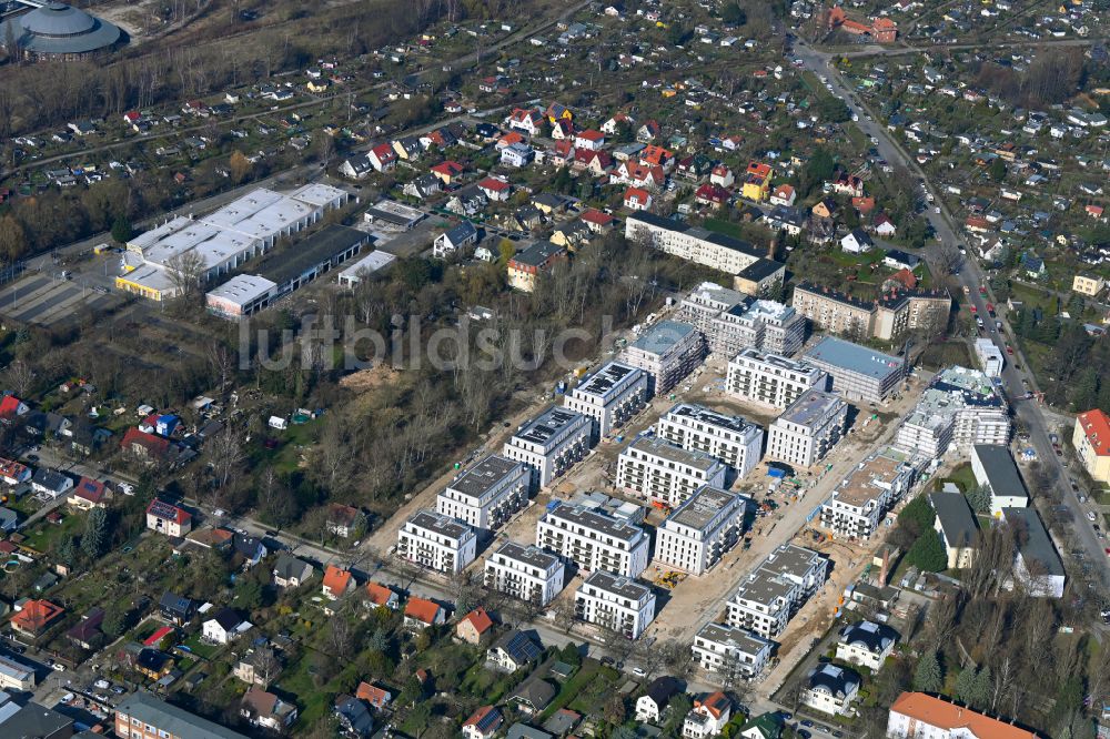 Berlin aus der Vogelperspektive: Neubau einer Mehrfamilienhaus-Wohnanlage Quartier Iduna in Berlin, Deutschland