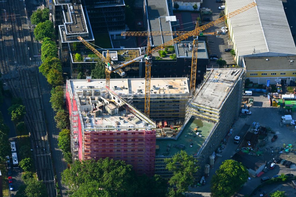 Köln aus der Vogelperspektive: Neubau einer Mehrfamilienhaus-Wohnanlage SECHTM in Köln im Bundesland Nordrhein-Westfalen, Deutschland