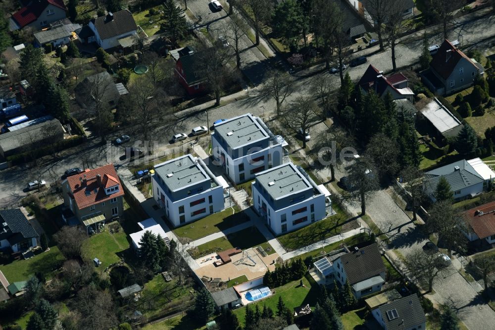 Berlin aus der Vogelperspektive: Neubau einer Mehrfamilienhaus- Wohnanlage im Stadtteil Kaulsdorf in Berlin