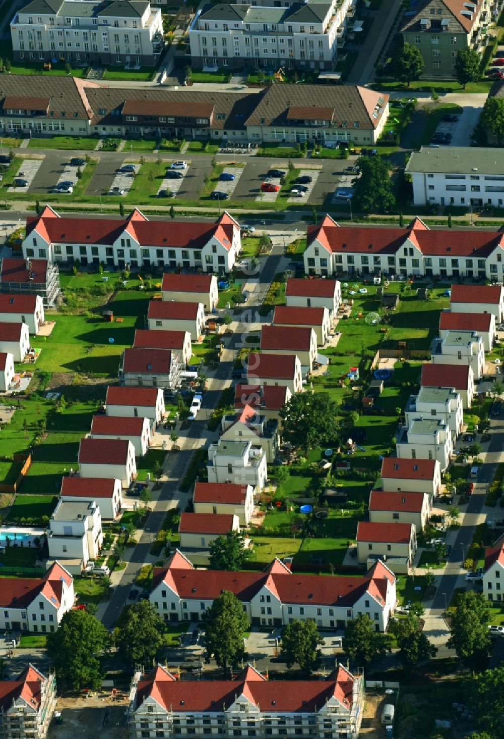 Berlin aus der Vogelperspektive: Neubau einer Mehrfamilienhaus-Wohnanlage Vietacher Ecke Zwieseler Straße im Ortsteil Karlshorst in Berlin