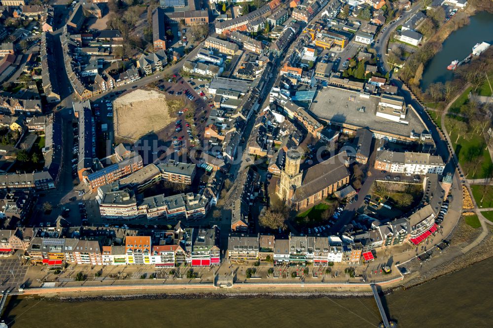 Emmerich am Rhein von oben - Neubau einer Mehrfamilienhaus-Wohnanlage vivAtrium in Emmerich am Rhein im Bundesland Nordrhein-Westfalen, Deutschland