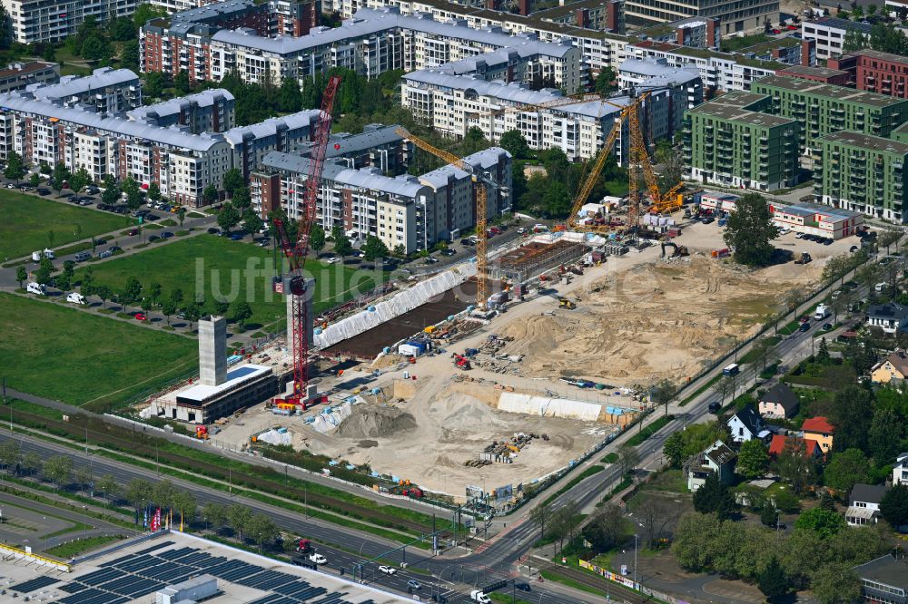 Berlin aus der Vogelperspektive: Neubau einer Mehrfamilienhaus-Wohnanlage Weiße Taube im Ortsteil Hohenschönhausen in Berlin, Deutschland
