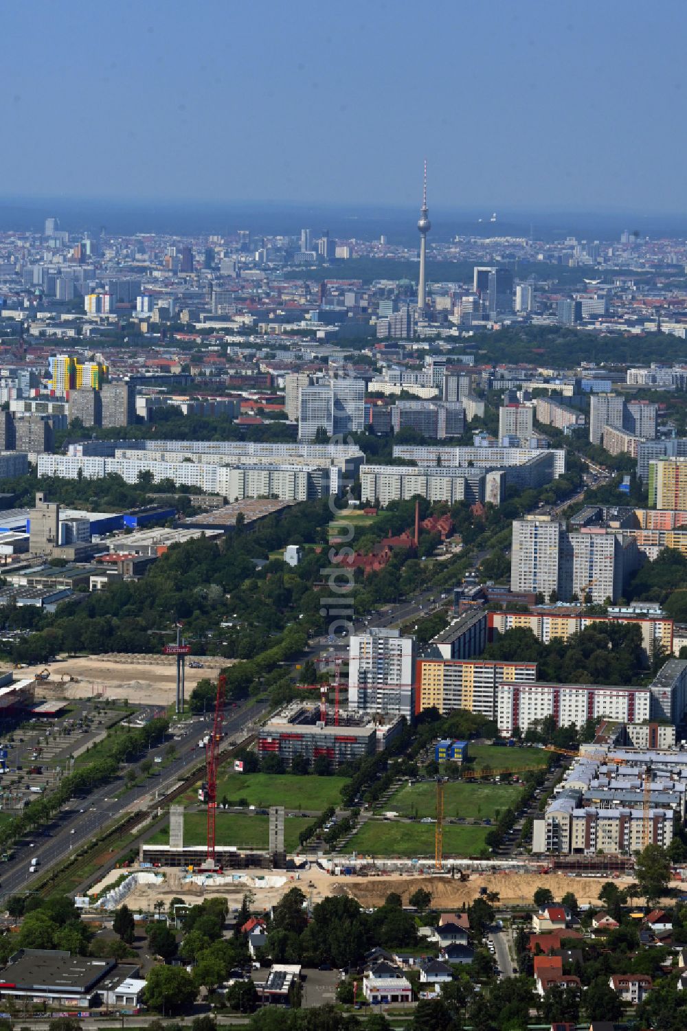 Luftbild Berlin - Neubau einer Mehrfamilienhaus-Wohnanlage Weiße Taube im Ortsteil Hohenschönhausen in Berlin, Deutschland
