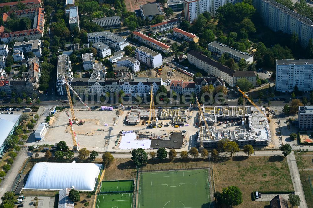 Luftaufnahme Berlin - Neubau einer Mehrfamilienhaus-Wohnanlage Weiße Taube im Ortsteil Hohenschönhausen in Berlin, Deutschland