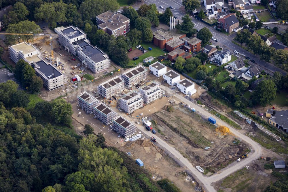 Luftbild Homberg - Neubau einer Mehrfamilienhaus-Wohnanlage zwischen Schwarzer Weg, Uettelsheimer Weg und Halener Straße in Duisburg im Bundesland Nordrhein-Westfalen, Deutschland