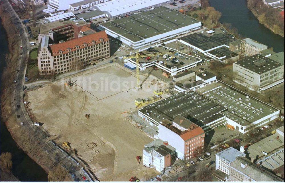 Luftaufnahme Berlin - Charlottenburg - Neubau der Mercedes-Benz Niederlassung am Salzufer in Berlin-Charlottenburg.