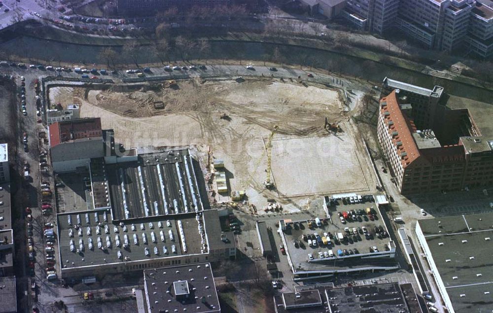 Berlin - Charlottenburg aus der Vogelperspektive: Neubau der Mercedes-Benz Niederlassung am Salzufer in Berlin-Charlottenburg.