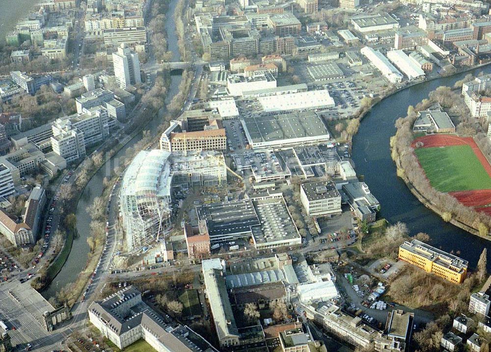 Berlin - Charlottenburg aus der Vogelperspektive: Neubau der Mercedes-Menz Niederlassung Am Salzufer in Berlin - Charlottenburg.