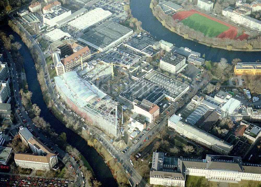 Luftbild Berlin - Charlottenburg - Neubau der Mercedes-Menz Niederlassung Am Salzufer in Berlin - Charlottenburg.