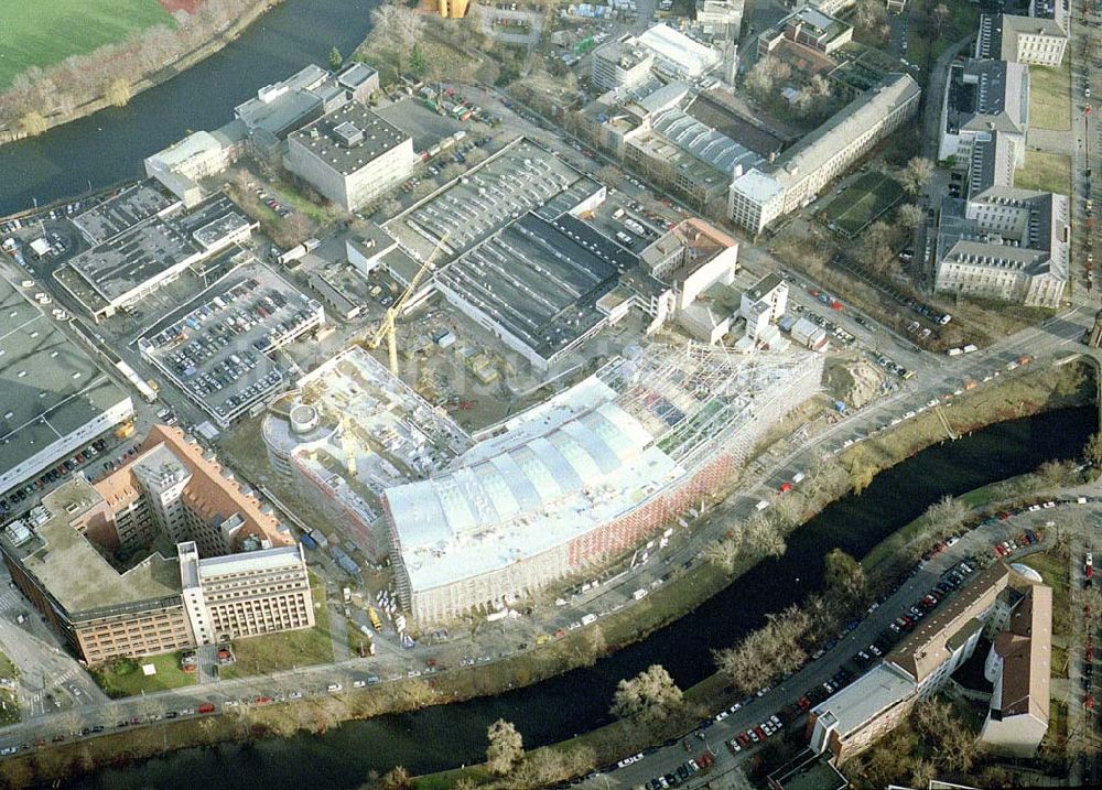 Berlin - Charlottenburg aus der Vogelperspektive: Neubau der Mercedes-Menz Niederlassung Am Salzufer in Berlin - Charlottenburg.