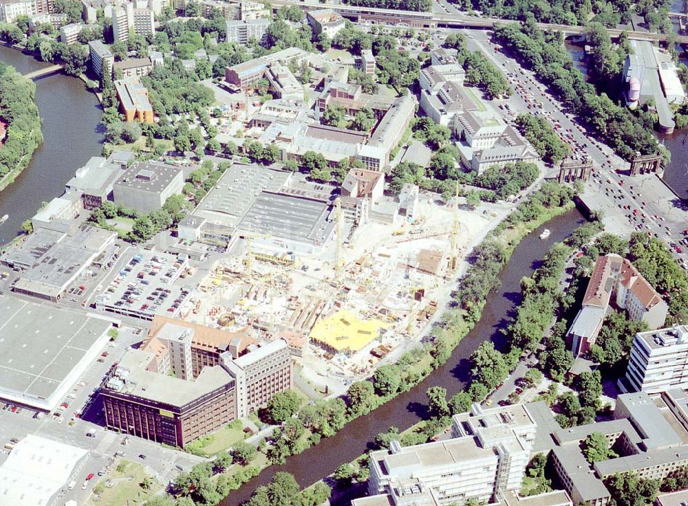 Luftbild Berlin - Charlottenburg - Neubau der MERCEDES-Niederlassung Am Salzufer in Berlin-Charlottenburg.