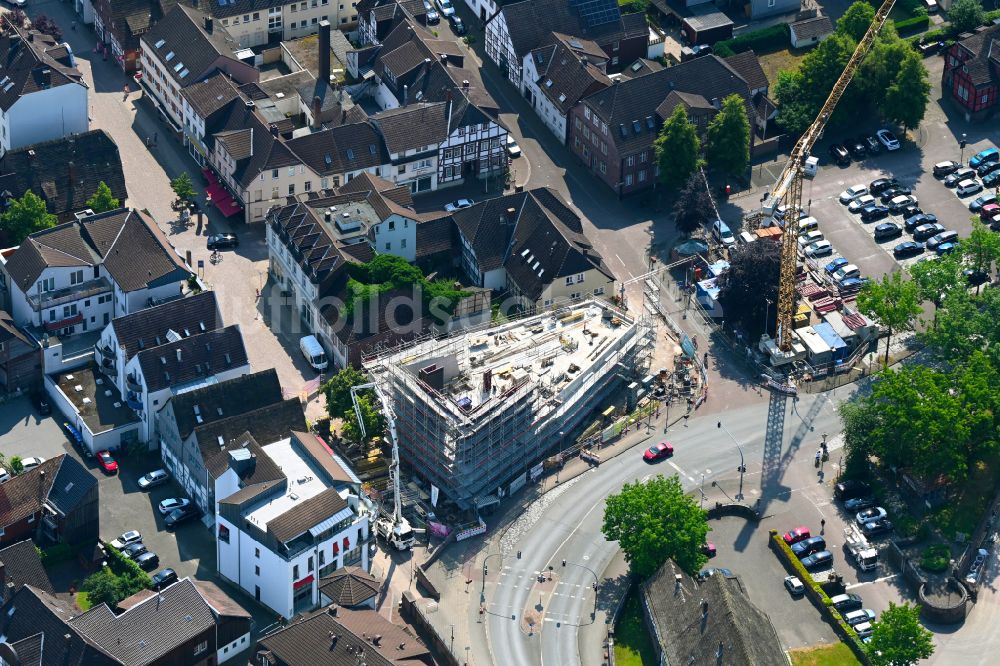 Holzminden aus der Vogelperspektive: Neubau des Museums- Gebäude Sensoria - Erlebniswelt der Düfte und Aromen in Holzminden im Bundesland Niedersachsen, Deutschland