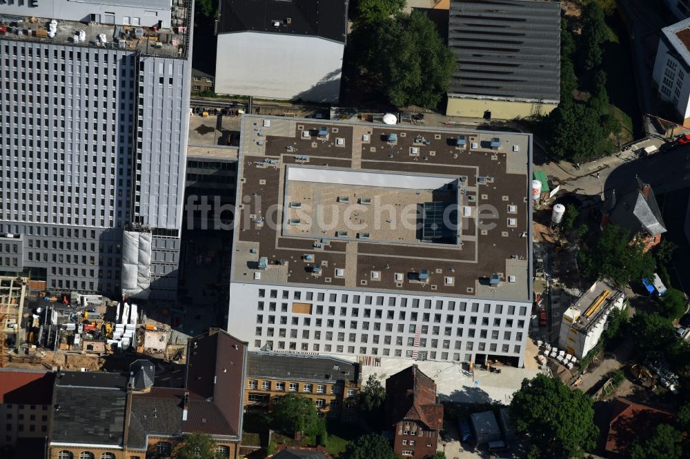 Berlin von oben - Neubau nach Sanierungs- und Umbauarbeiten am Hauptgebäude des Universitätsklinikum Campus Charite Mitte ( CCM ) im Ortsteil Mitte in Berlin