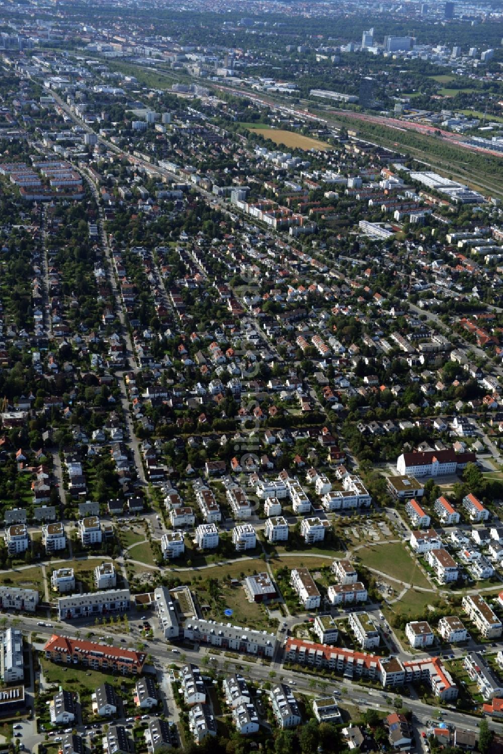 Luftbild München, Trudering-Riem - Neubau eines Nachbarschaftstreff und Selbsthilfeeinrichtung an der Bajuwarenstraße in München im Bundesland Bayern