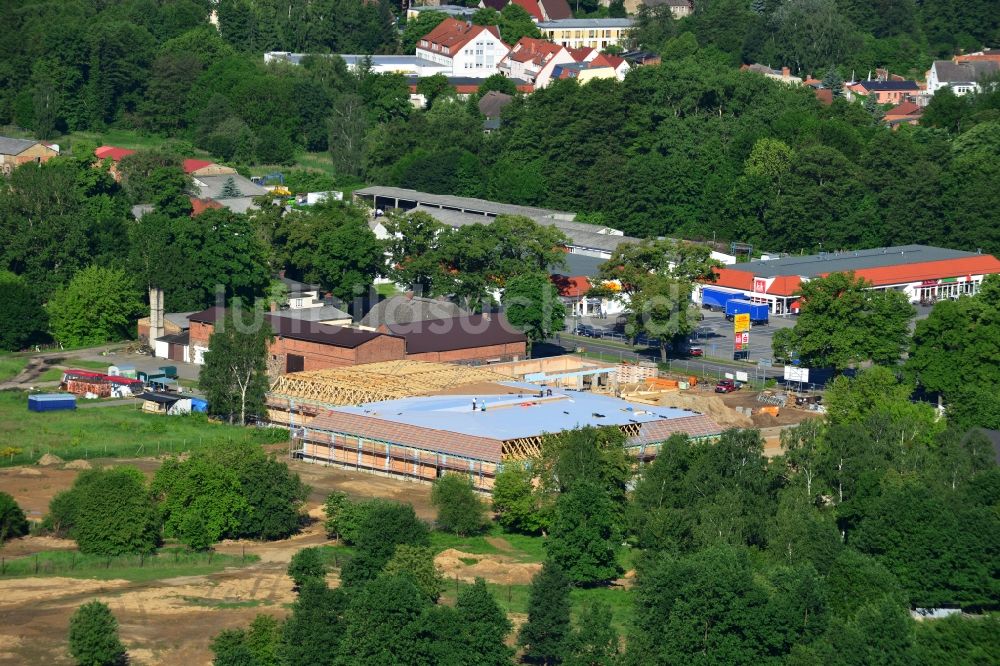 Werneuchen von oben - Neubau des Nahversorgungszentrum an der B 158 / Freienwalder Straße in Werneuchen im Bundesland Brandenburg