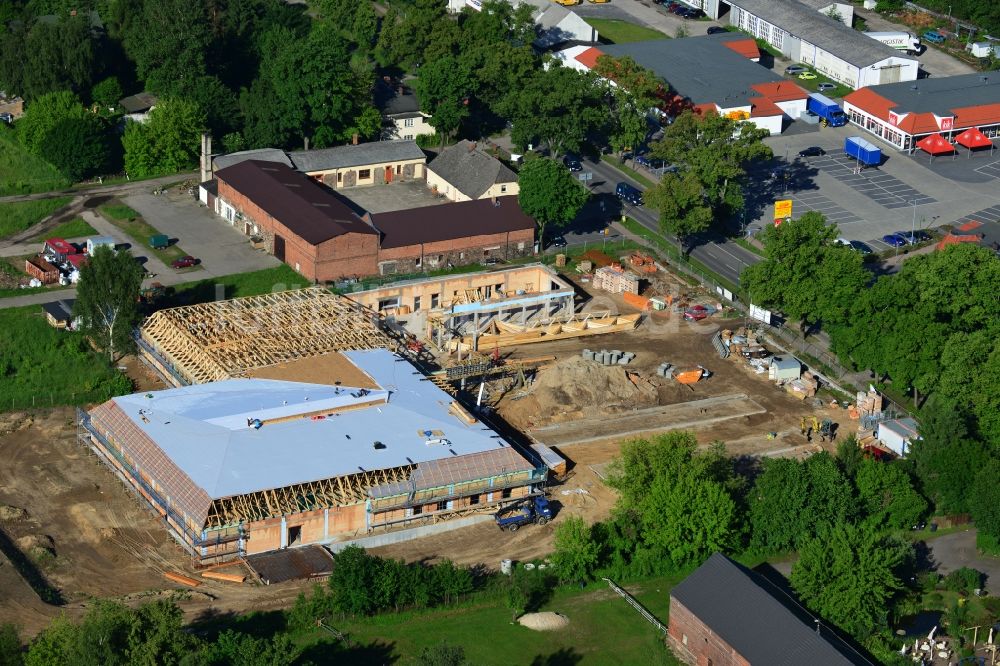 Werneuchen von oben - Neubau des Nahversorgungszentrum an der B 158 / Freienwalder Straße in Werneuchen im Bundesland Brandenburg