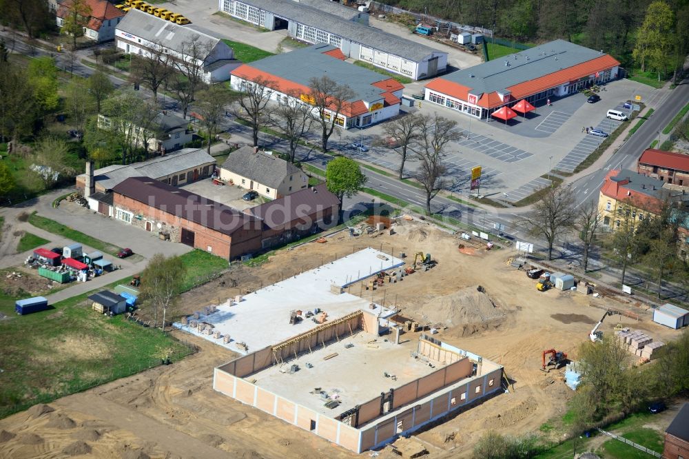 Werneuchen aus der Vogelperspektive: Neubau des Nahversorgungszentrum an der B 158 in Werneuchen im Bundesland Brandenburg