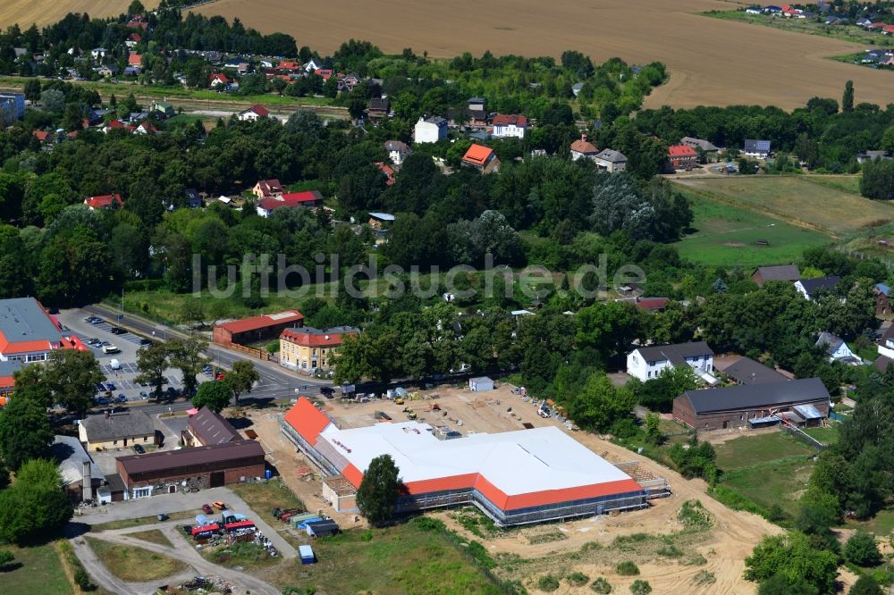 Werneuchen von oben - Neubau des Nahversorgungszentrum an der B 158 in Werneuchen im Bundesland Brandenburg