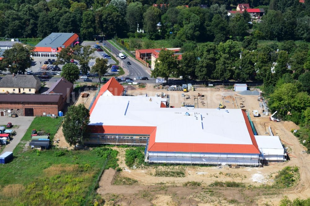 Werneuchen von oben - Neubau des Nahversorgungszentrum an der B 158 in Werneuchen im Bundesland Brandenburg