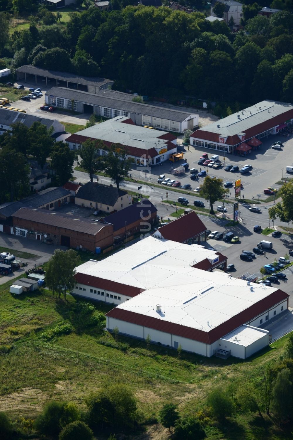 Werneuchen aus der Vogelperspektive: Neubau des Nahversorgungszentrum an der B 158 in Werneuchen im Bundesland Brandenburg