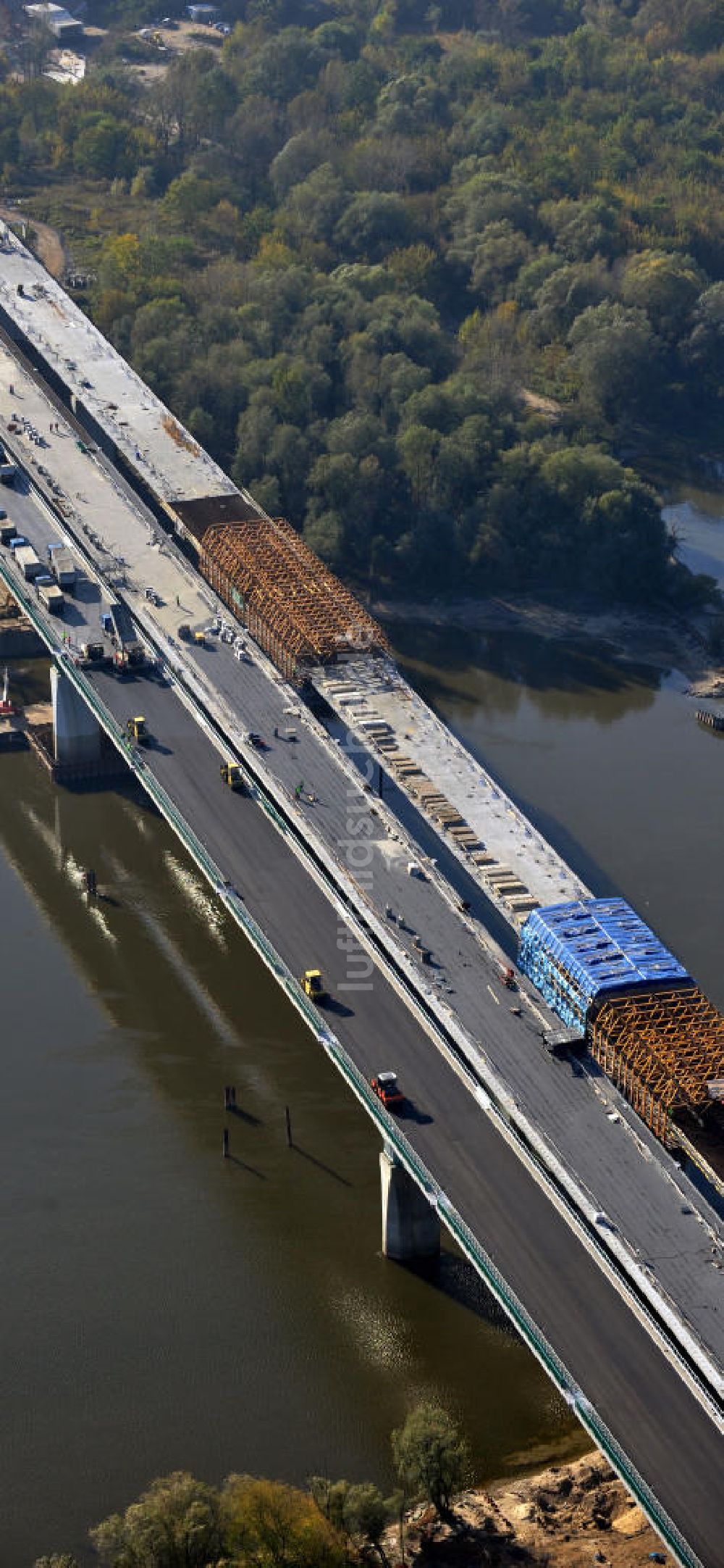 Warschau / Warszawa / Warsaw aus der Vogelperspektive: Neubau Nordbrücke Warschau über die Weichsel