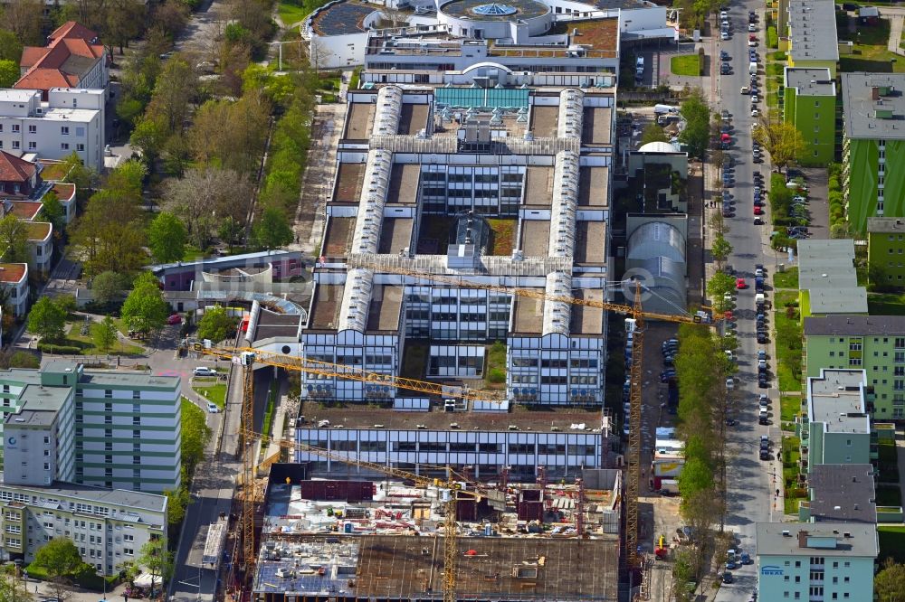 Luftbild Berlin - Neubau Nordkopf auf dem Klinikgelände des Krankenhauses Vivantes Klinikum Neukölln in Berlin, Deutschland