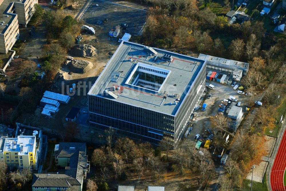 Berlin aus der Vogelperspektive: Neubau des Oberstufenzentrums im Ortsteil Buckow in Berlin, Deutschland