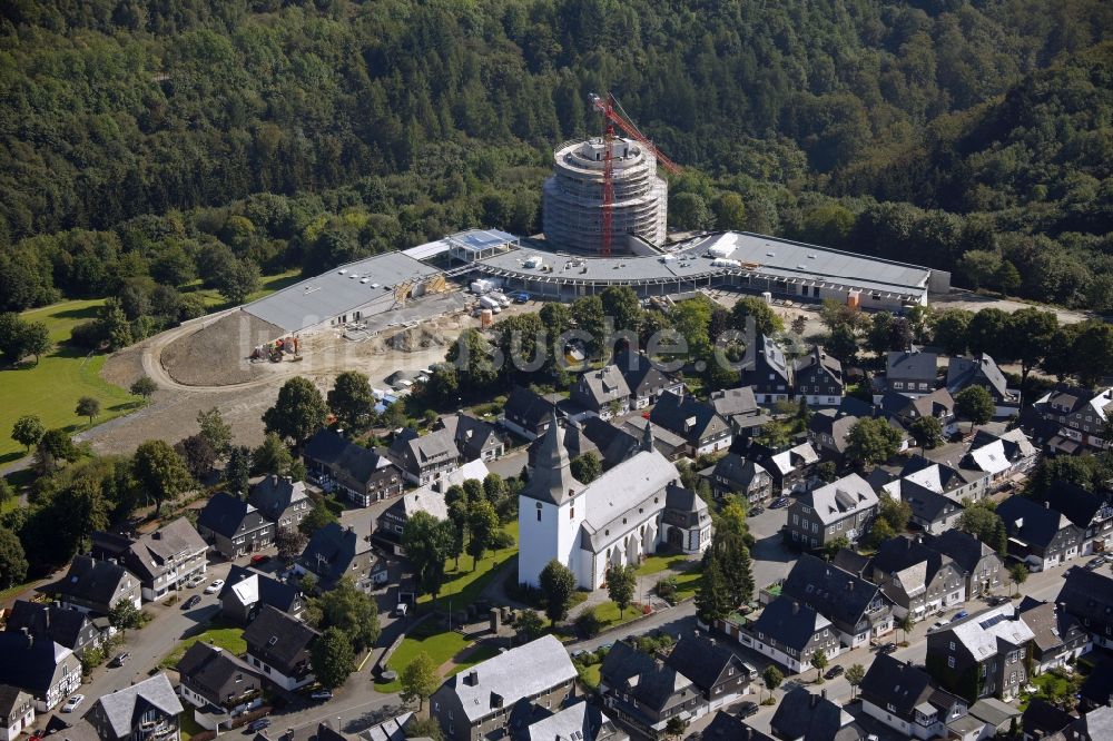 Winterberg aus der Vogelperspektive: Neubau Oversum Vital Resort in Winterberg im Hochsauerland im Bundesland Nordrhein-Westfalen