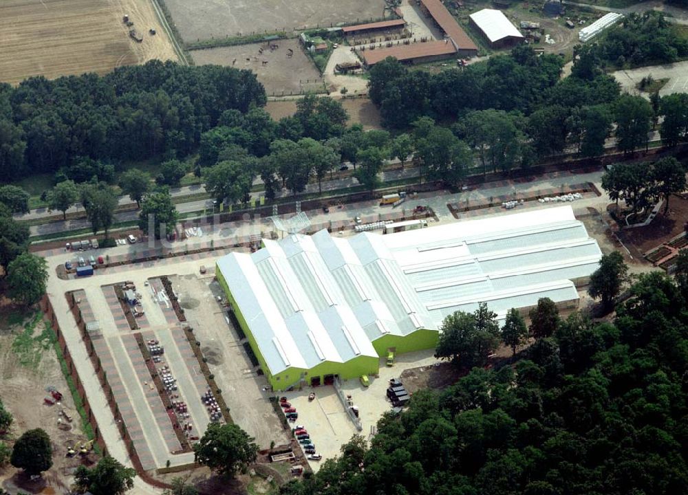 Hoppegarten / Brandenburg von oben - Neubau des Pflanzen - Kölle - Marktes auf dem Gelände des ehem. DDR-Staatszirkus an der B1 in Hoppegarten - Süd