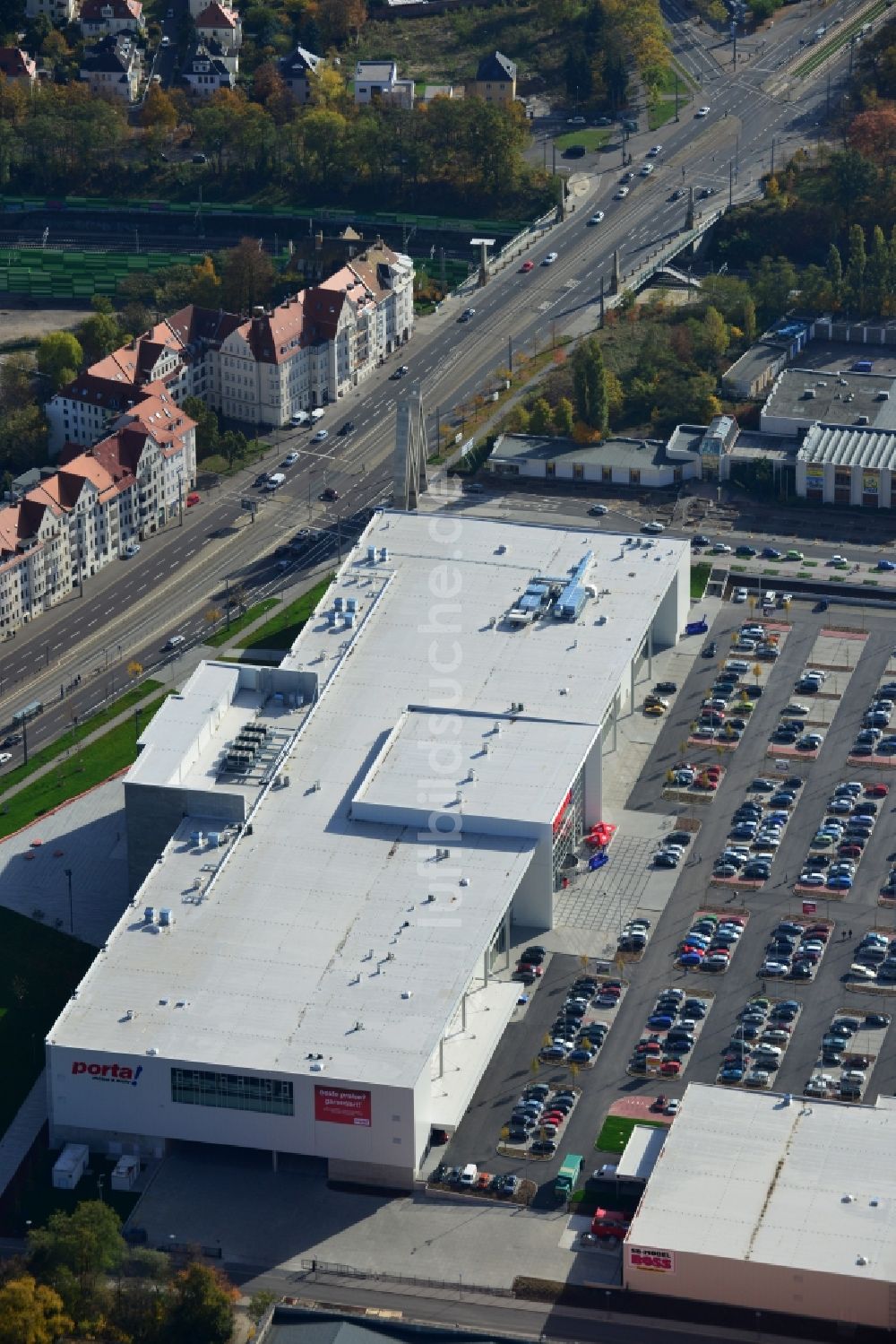 Leipzig aus der Vogelperspektive: Neubau eines Porta - Einrichtungszentrum auf dem alten Messegelände in Leipzig im Bundesland Sachsen