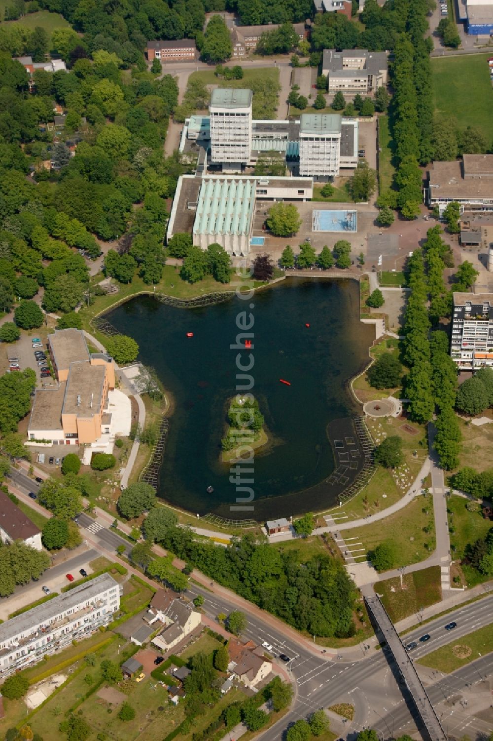 Marl aus der Vogelperspektive: Neubau Rathaus mit Rathaussee in Marl im Bundesland Nordrhein-Westfalen