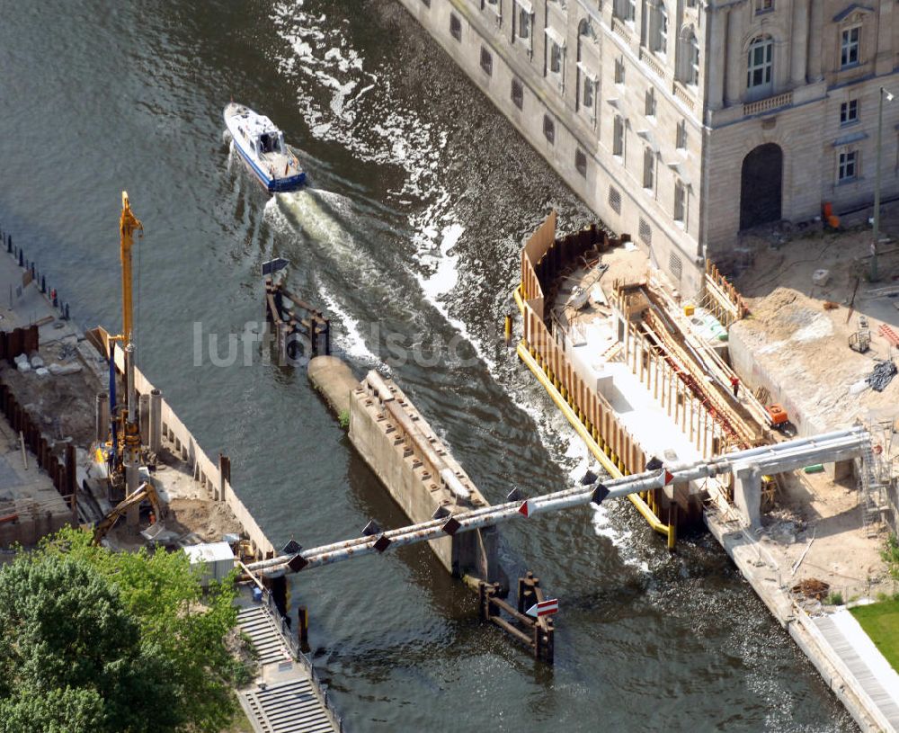 Berlin aus der Vogelperspektive: Neubau der Rathausbrücke Berlin-Mitte