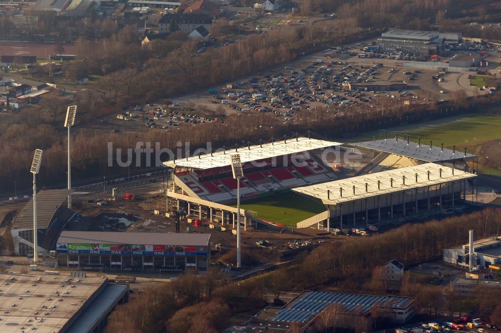 Luftbild Essen - Neubau des RWE - Stadions / Fussballstadions in der Hafenstraße in Essen im Bundesland Nordrhein-Westfalen NRW