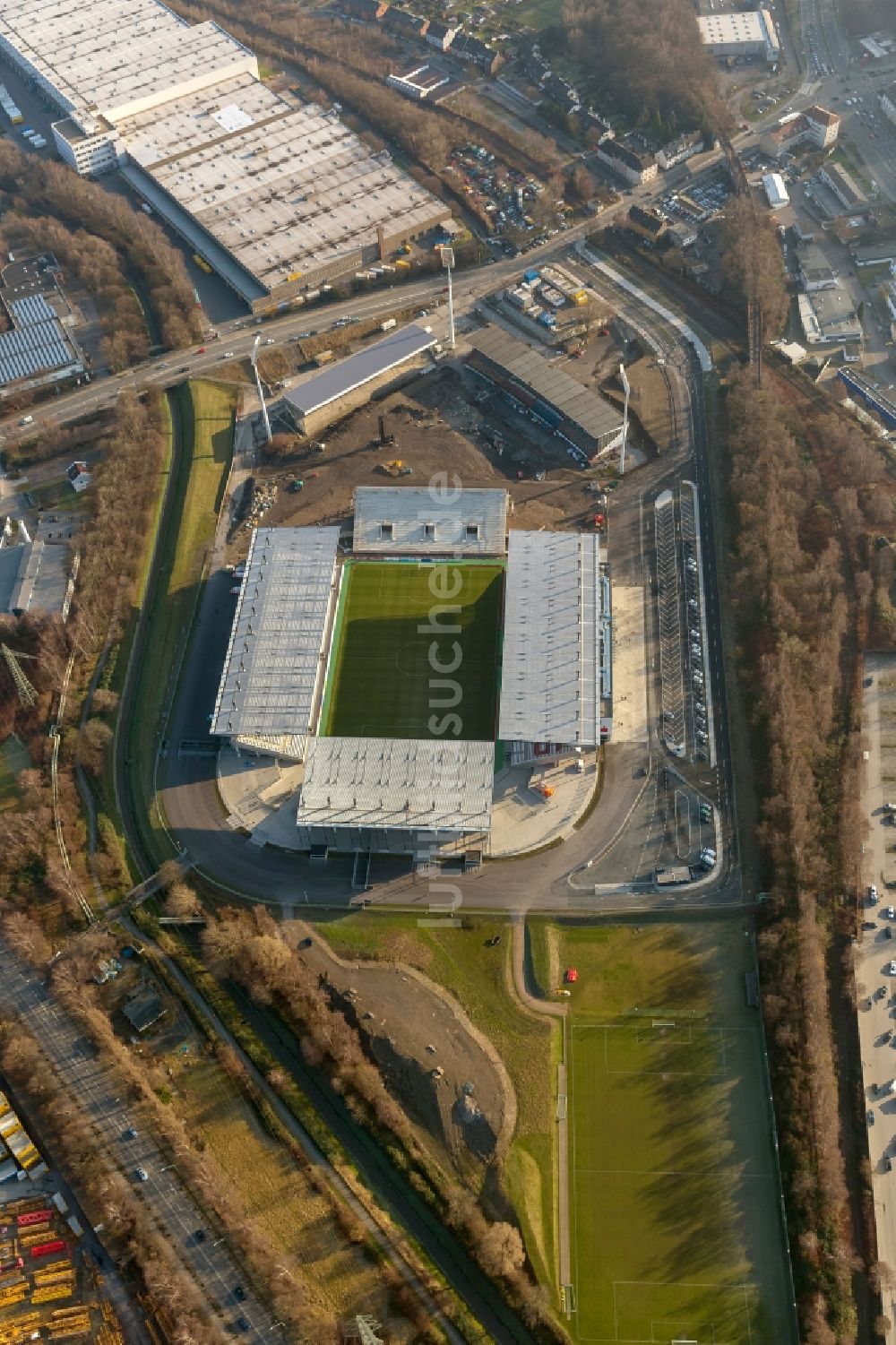 Luftbild Essen - Neubau des RWE - Stadions / Fussballstadions in der Hafenstraße in Essen im Bundesland Nordrhein-Westfalen NRW