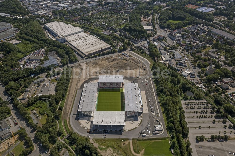 Luftbild Essen - Neubau des RWE - Stadions / Fussballstadions in der Hafenstraße in Essen im Bundesland Nordrhein-Westfalen NRW