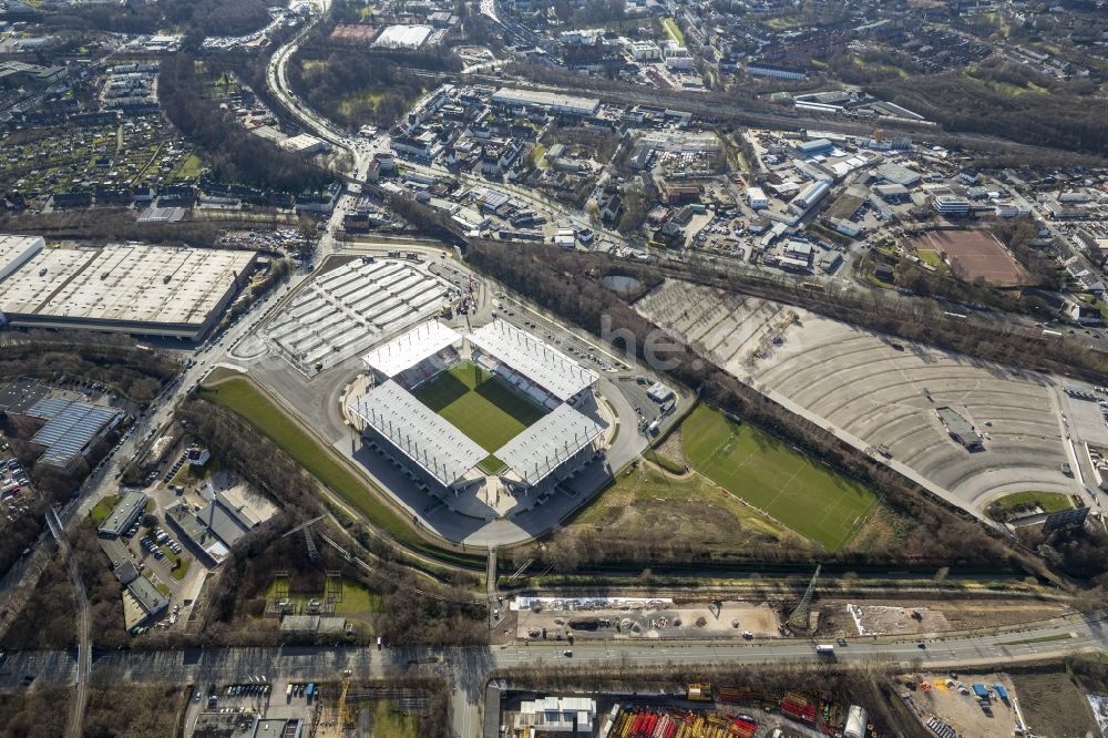 Luftaufnahme Essen - Neubau des RWE - Stadions / Fussballstadions in der Hafenstraße in Essen im Bundesland Nordrhein-Westfalen NRW