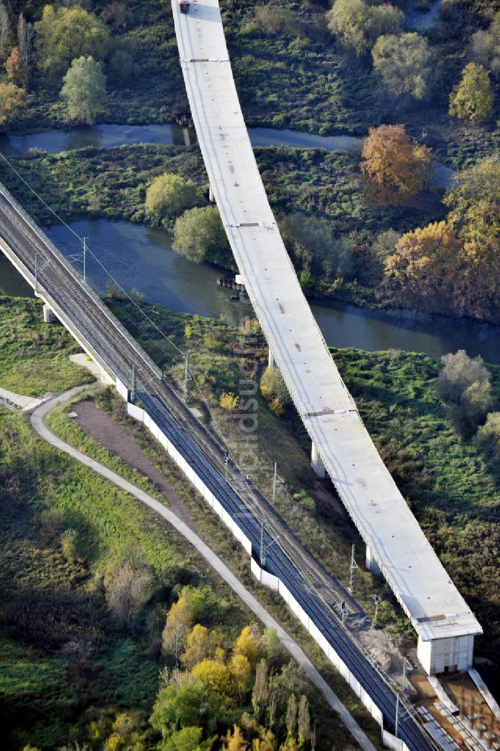 Rattmannsdorf aus der Vogelperspektive: Neubau Saale-Elster-Talbrücke in Sachsen Anhalt