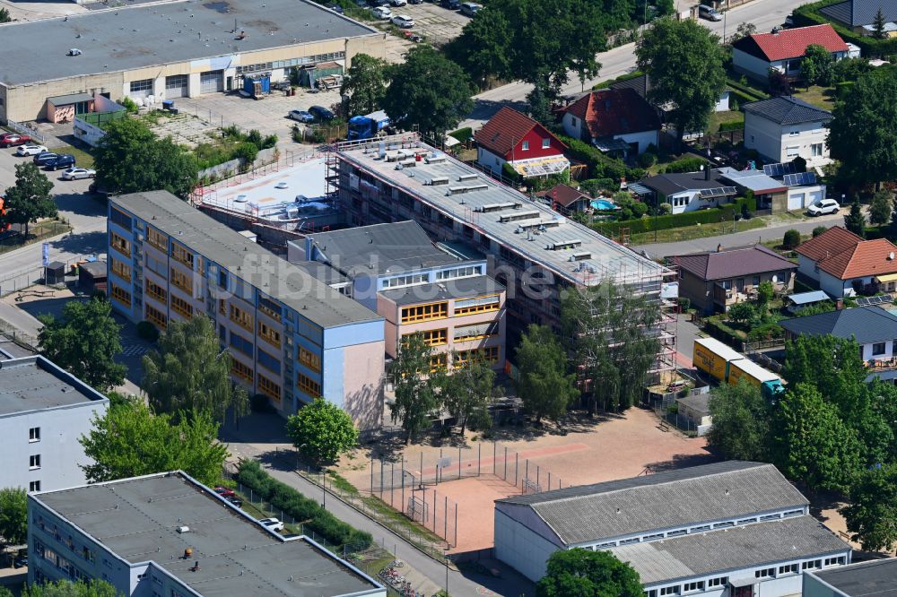 Luftaufnahme Bernau - Neubau des Schulgebaudes Grundschule an der Hasenheide in Bernau im Bundesland Brandenburg, Deutschland