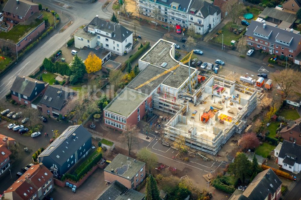 Dinslaken von oben - Neubau Schulgebäude der Bruchschule an der Hedwigstraße im Ortsteil Eppinghoven in Dinslaken im Bundesland Nordrhein-Westfalen