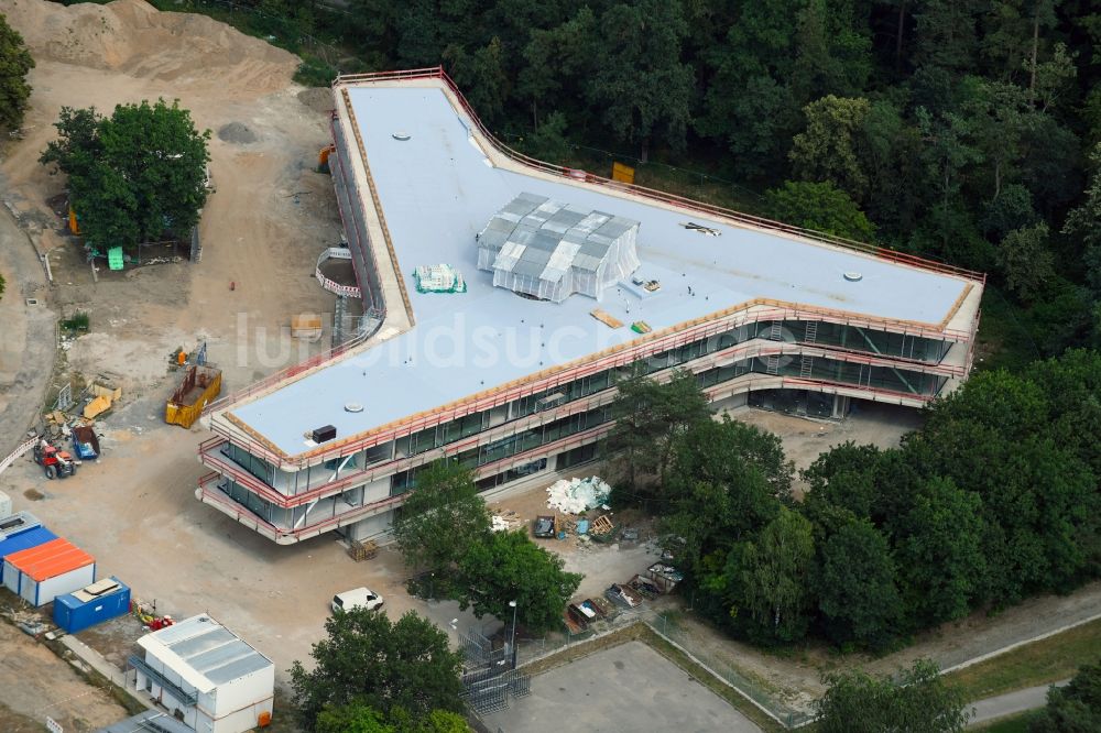 Karlsruhe aus der Vogelperspektive: Neubau des Schulgebäudes der Bundeswehrfachschule Karlsruhe im Bundesland Baden-Württemberg, Deutschland