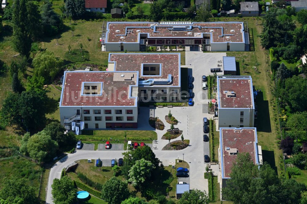 Berlin aus der Vogelperspektive: Neubau eines Seniorenzentrum im Ortsteil Mahlsdorf in Berlin, Deutschland