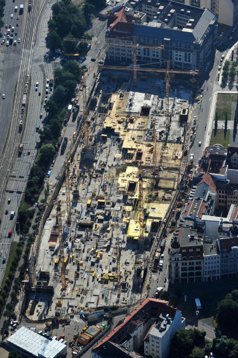 Leipzig aus der Vogelperspektive: Neubau des Shoppingcenters Höfe am Brühl am Richard-Wagner-Platz in Leipzig